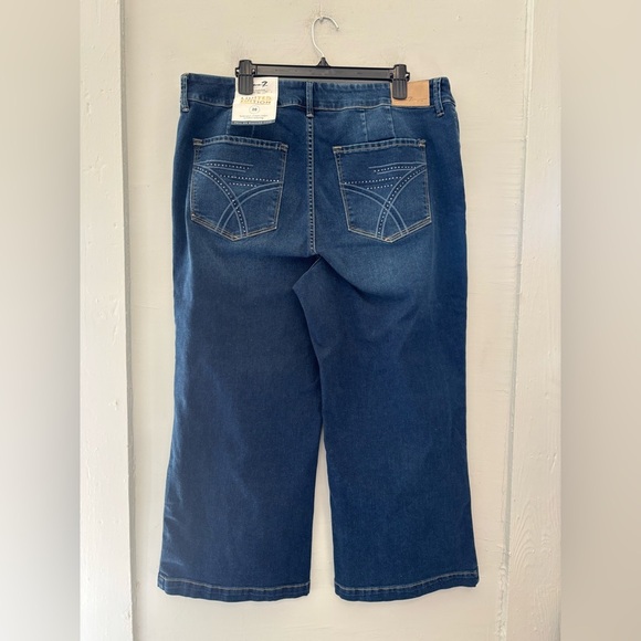 7 Seven Pull On Weekend Capri NWT Size 20 - Picture 4 of 6